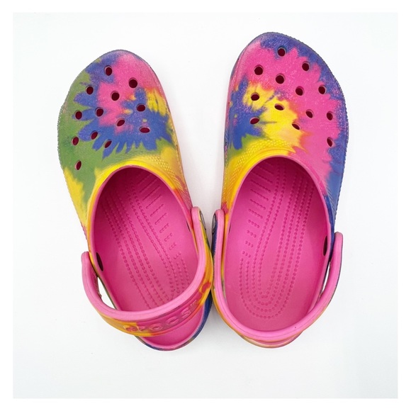 Crocs Classic Tie Dye Graphic Clogs Shoes in Electric Pink Multi - Picture 6 of 9